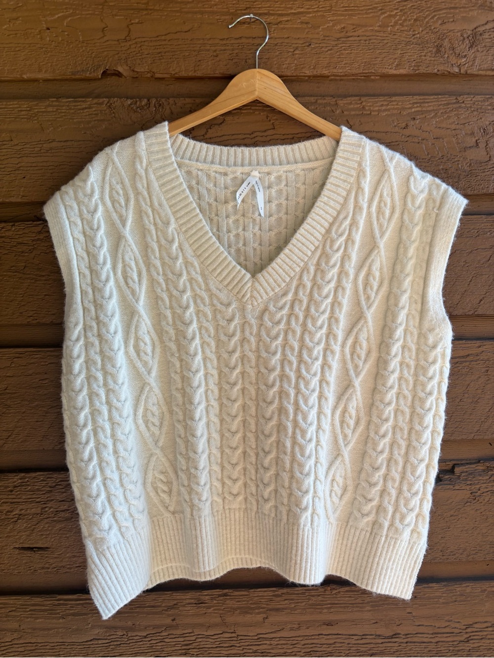Women’s Oversized Cream Cable Knit V-Neck Sweater Vest